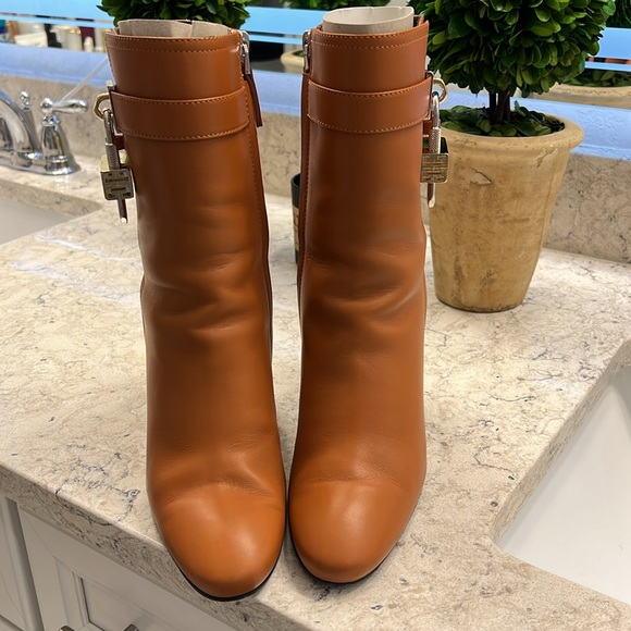 Givenchy women’s ankle boots - Picture 5 of 10